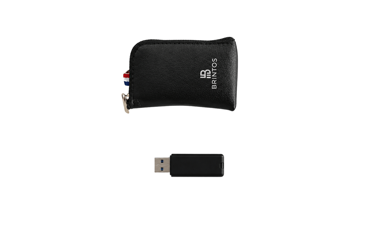 Estuche compacto de gafas de sol BRINTOS GRAPHITE SUN junto a una memoria USB